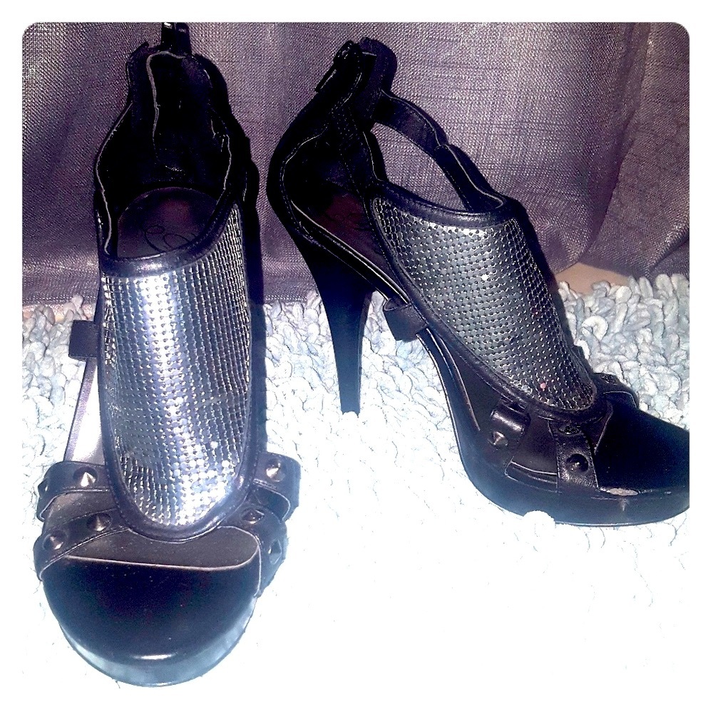 Fergie heels size 9M.